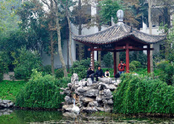 Yuedan Pavilion beside Lotus pond400