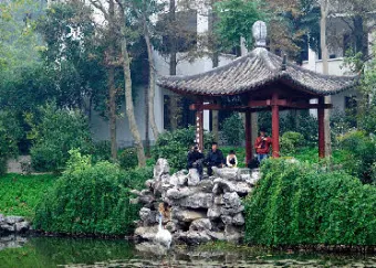 Yuedan Pavilion beside Lotus pond400